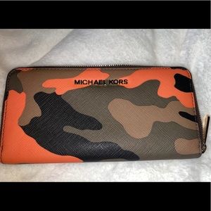 Large Quarter-Zip Wallet Michael Kors